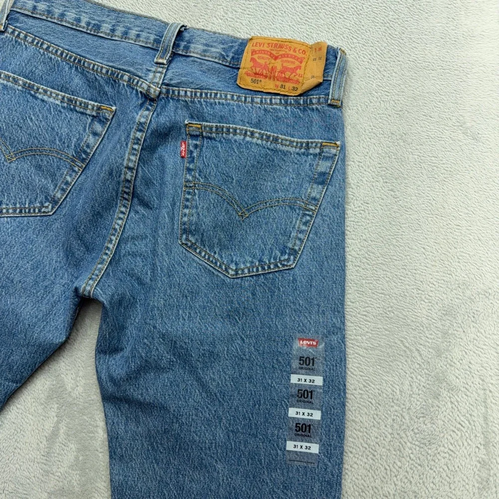NEW Levis Jeans Mens 31x32 Blue 501 Original Fit Straight Leg Button Fly Denim